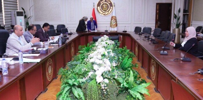 وزير العمل يختتم مقابلات المتقدمين للوظائف القيادية