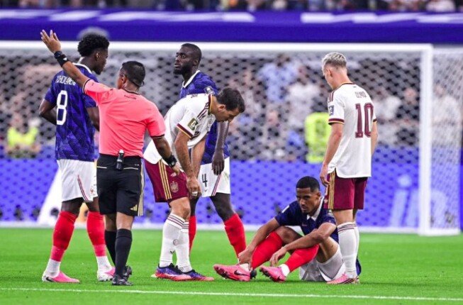 «ظهري انتهى».. هل كرر ساليبا مأساة أومتيتي وضحى بمستقبله من أجل فرنسا في كأس العالم؟
