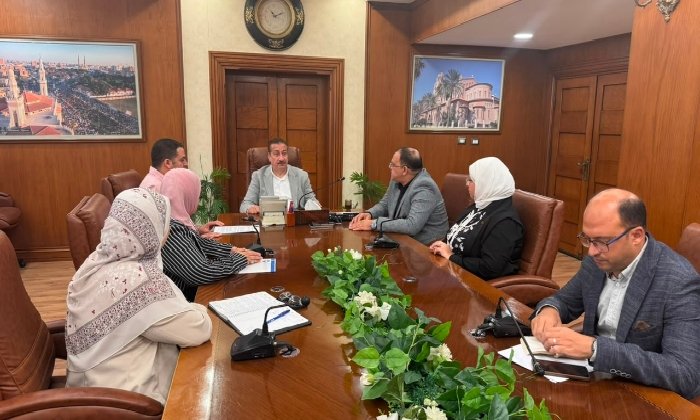 بعد جولته المفاجئة.. محافظ بورسعيد يعتمد إجراءات عاجلة لتخفيف التزاحم بمنظومة التأمين الشامل