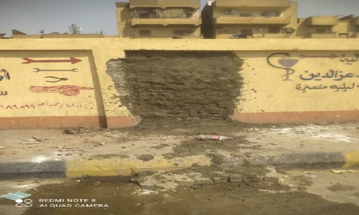 غلق منفذين غير شرعيين لعبور المشاة على السكة الحديد بحي شرق الأقصر