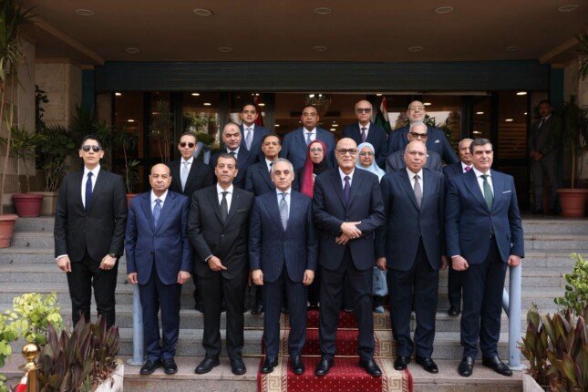 وزير العدل يهني رئيس «قضايا الدولة» بتوليه مهام منصبه الجديد