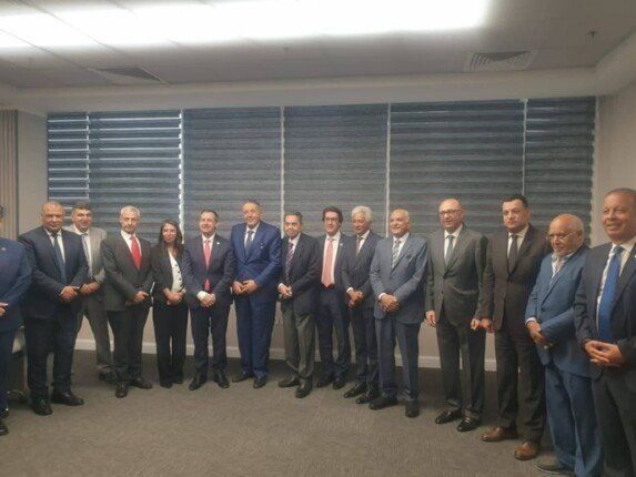 رئيس الغرفة التجارية بالاسماعيلية يستعرض مع وفد الغرفة التجارية الصناعية العربية البرتغالية تعزيز التعاون المشترك