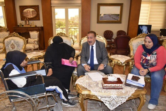 بينهم طالبو علاج ومأوى.. محافظ بورسعيد يبحث مطالب الأهالي ويوجه الأجهزة التنفيذية بالتدخل العاجل
