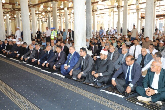 محافظ القليوبية يشارك في احتفالات القاهرة بعيدها القومي بمسجد عمرو بن العاص