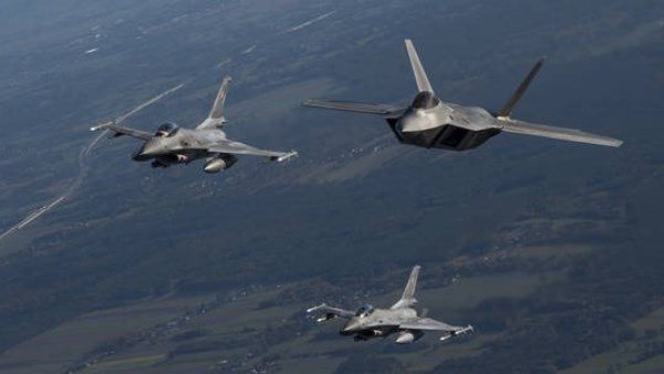 طائرات شبح وF-16 تتجه إلى الشرق الأوسط.. هل تستعد واشنطن لتوسيع الحرب ضد إيران؟