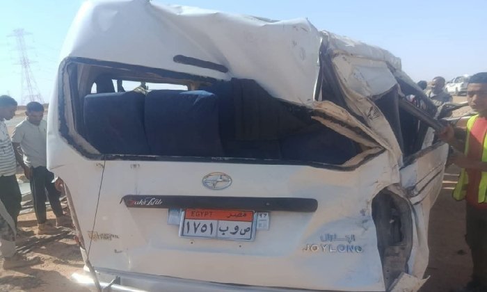إصابة 5 أشخاص فى انقلاب ميكروباص بالطريق الصحراوى الغربى في بنبان بأسوان
