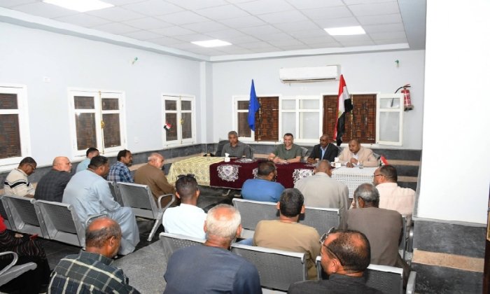 محافظ أسوان يوجه بتكثيف اللقاءات الجماهيرية ورفع تقارير أسبوعية بالنتائج