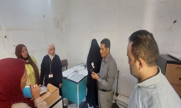 خلال جولة مفاجئة.. مدير صحة الأقصر يقرر إحالة متغيبين عن العمل للتحقيق