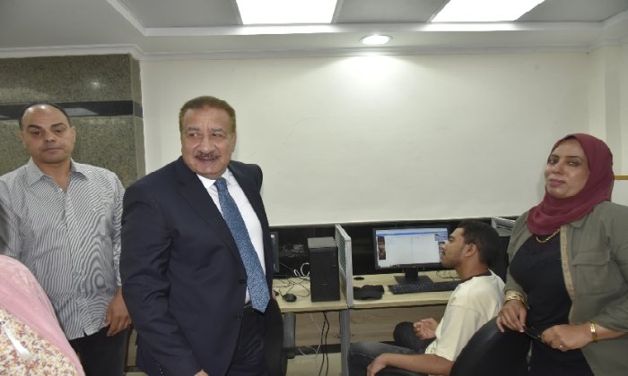 محافظ بورسعيد يتفقد مركز «المبدع الصغير» بالديوان العام ويتابع انطلاق مبادرة «كود بلا حدود»