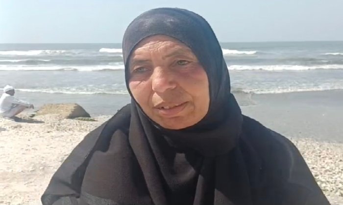 «اطلع يا أحمد وريح قلب أمك».. صرخة أم على شاطئ بورسعيد تنتظر وداع ابنها