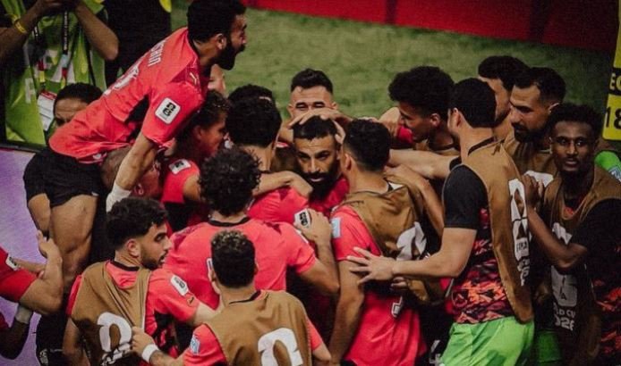 محمد صلاح يواسي لاعبي منتخب مصر بعد وداع كأس العالم: «فخور بكم.. وهذه ليست النهاية»