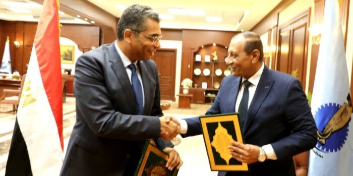 اتفاقية بين البحر الأحمر وهيئة الموانئ لإدارة وتشغيل مينائي الصيد بشلاتين وأبو رماد