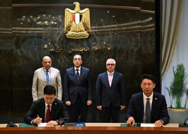 باستثمارات 300 مليون دولار.. مدبولي يشهد توقيع عقد «زينيث جروب» لإنتاج مكونات صناعة إطارات السيارات