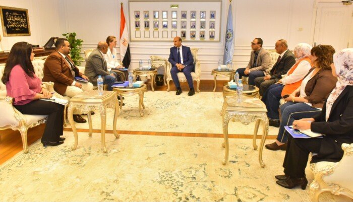 محافظ أسيوط يستقبل وفد اليونيسف لبحث تعزيز الشراكة التنموية وافتتاح مشروعات جديدة في مياه الشرب