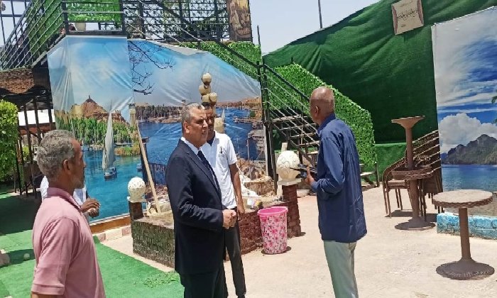 لا تهاون مع المخالفات.. جولة تفقدية لنائب محافظ أسوان بمدينة إدفو لمتابعة جهود النظافة العامة