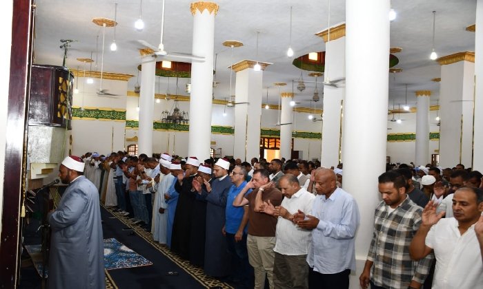 ​من مسجد الشيخ «مصطفى عبد السلام بإدفو».. محافظ أسوان يؤكد الالتزام بنشر النزاهة ومكافحة الفساد