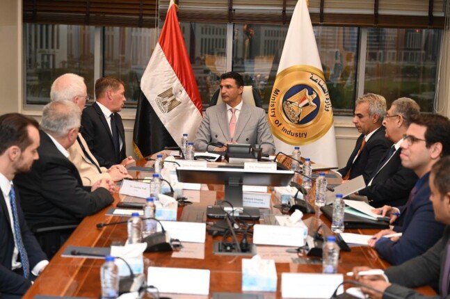 الصناعة: مرسيدس تصنع 5 آلاف سيارة سنويًا في مصر بمكون محلي 45%.. ونستهدف إنتاج 100 ألف