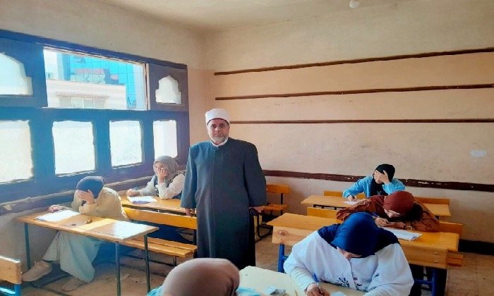 ارتياح بين طلاب القسم العلمي بالثانوية الأزهرية بالشرقية عقب أداء امتحان الأدب والنصوص