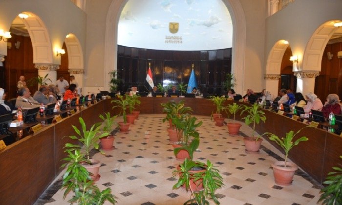 جامعة الإسكندرية تمنح 50 منحة لطلاب الدراسات العليا وتقر تعديلات أكاديمية جديدة لدعم البحث العلمي