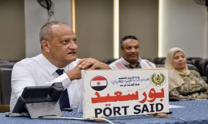 مدير تعليم بورسعيد يتفقد غرفة عمليات امتحانات الدور الثاني للشهادة الإعدادية
