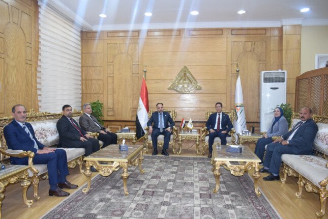 شراكة أكاديمية عابرة للحدود.. رئيس جامعة بنها يستقبل وفد “الفرات الأوسط” العراقية لبحث التعاون العلمي