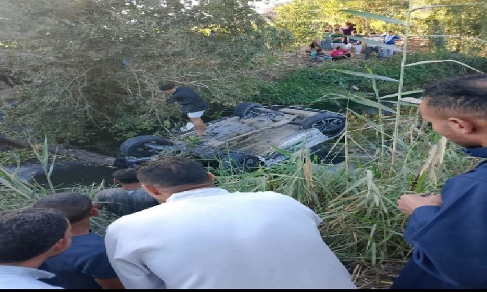 مصرع زوجين وشاب في انقلاب سيارة داخل مصرف مشتول السوق بالشرقية
