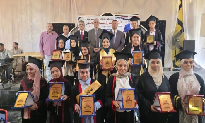تكريم أوائل الشهادة الإعدادية بأبوتشت، ومدير تعليم قنا يشيد بتفوقهم