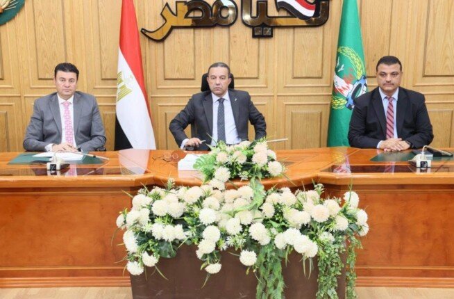 محافظ المنوفية يستعرض آليات تنفيذ مشروعات الخطة الاستثمارية الجديدة