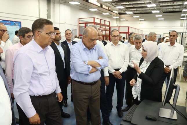 وزيرا الإنتاج الحربي والكهرباء ومحافظ القليوبية يتفقدون «بنها للإلكترونيات» لدعم توطين الصناعة والطاقة المتجددة