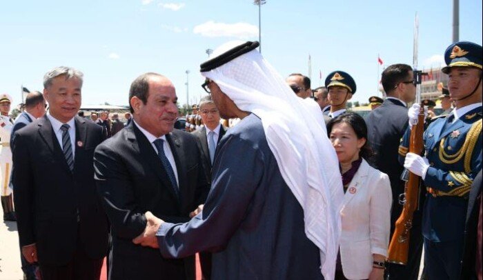 الرئيس السيسي يستقبل نظيره الإماراتي بمطار العلمين