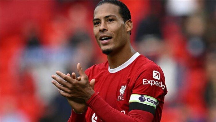 ميلان يراقب موقف فيرجيل فان دايك تمهيدًا لضمه من ليفربول