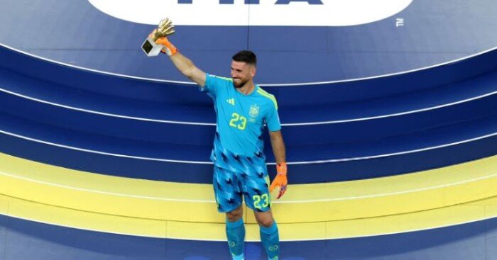أوناي سيمون ينتزع جائزة أفضل حارس في كأس العالم 2026