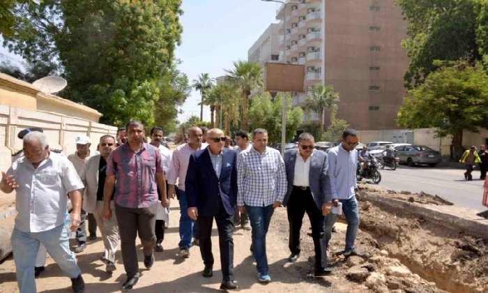 محافظ الأقصر يتفقد مشروعات تطوير البنية التحتية بالعاصمة