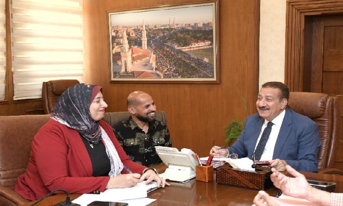 استجابة فورية للأسر الأولى بالرعاية.. محافظ بورسعيد يقدم مساعدات مالية وغذائية عاجلة للمواطنين