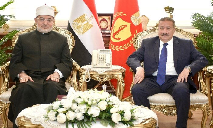 محافظ بورسعيد يبحث مع مفتي الجمهورية سبل تعزيز الوعي الديني
