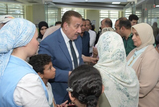 استجابة لشكاوى المواطنين.. جولة مفاجئة لمحافظ بورسعيد داخل مبنى التأمين الصحي الشامل.