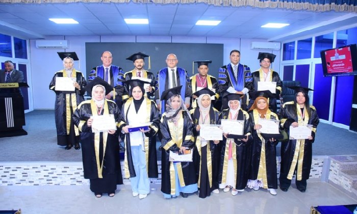 جامعة سوهاج تحتفل بأول دفعة من باحثي كلية الدراسات العليا والبحوث البيئية