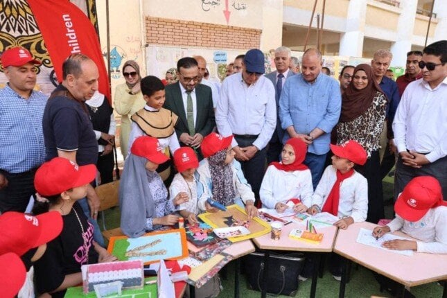 ضمن مشروع«المدارس الآمنة».. محافظ المنيا يشهد ختام برنامج القراءة والكتابة بملوي ويوزع 5200 حقيبة تعليمية