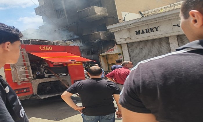 حريق هائل يلتهم محل تجاري بباكوس شرق الإسكندرية