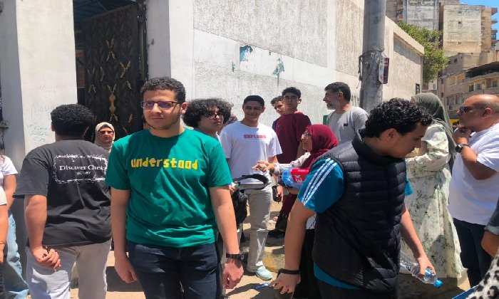 «كان محتاج وقت كافي».. طلاب علمي وأدبي بالإسكندرية يشتكون من زمن امتحان الفيزياء