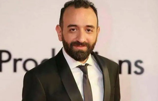 بعد عرضها.. عمرو سلامة يشيد بصناع مسرحية «خيال مريض»