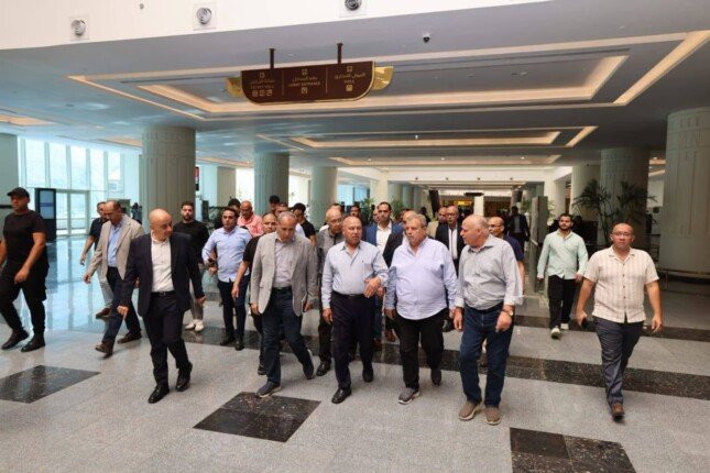 وزير النقل يتفقد محطة قطارات صعيد مصر.. ويوجه بتقديم أعلى مستويات الخدمة للركاب