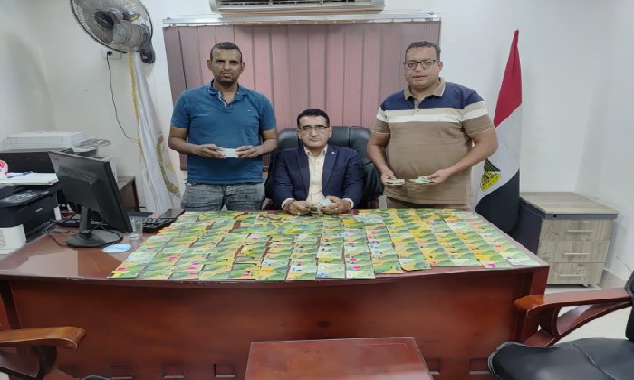 ضبط صاحب مخبز استولى على 450 بطاقة تموينية وتهريب 750 كيلو سكر