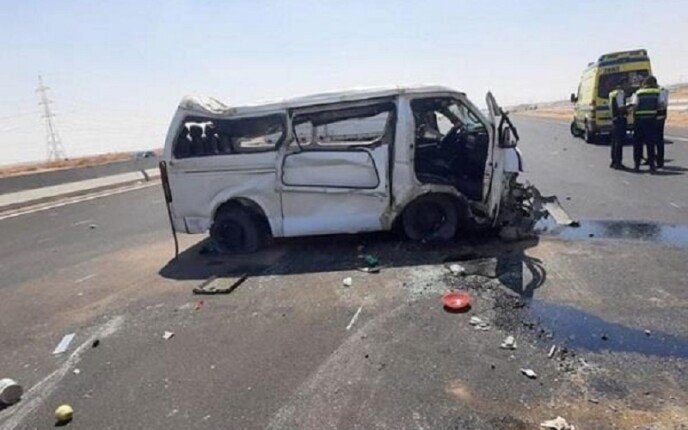 إصابة 15 شخصًا في انقلاب ميكروباص على الطريق الإقليمي