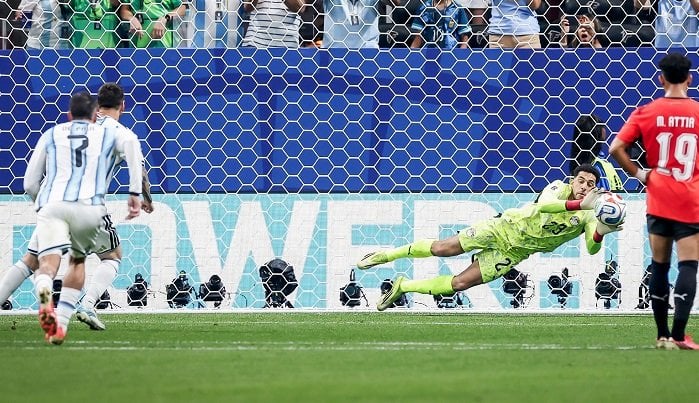 مصطفى شوبير يكشف كواليس التصدي لركلة جزاء ميسي في كأس العالم