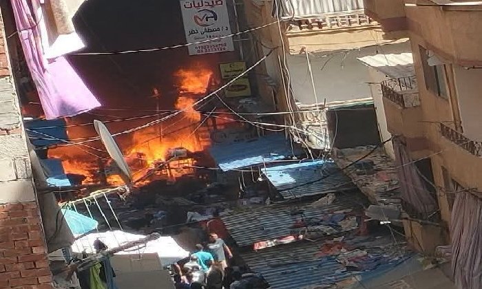 السيطرة على حريق نشب في وحدة سكنية وأكشاك داخل سوق الفلكي بالإسكندرية