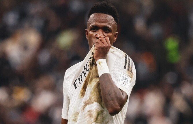 ريال مدريد يتمسك بتجديد عقد فينيسيوس بعد كأس العالم