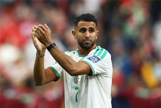 رياض محرز يعلن اعتزاله اللعب دوليًا بعد خروج الجزائر من كأس العالم 2026 «فيديو»