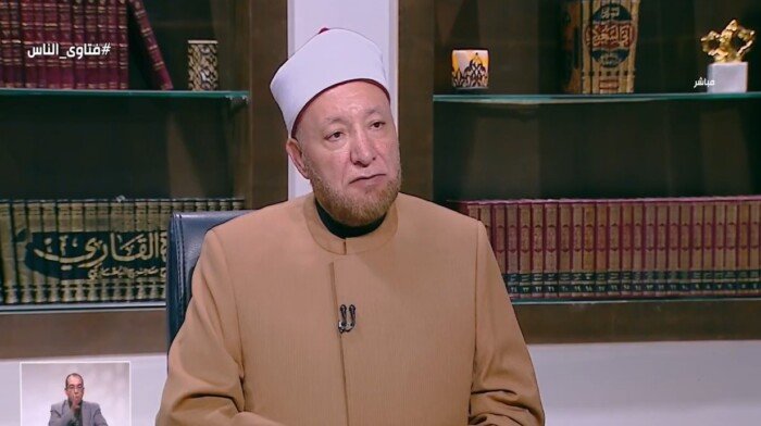 هل يجوز قراءة القرآن من الهاتف دون وضوء؟.. أمين الفتوى يجيب | فيديو