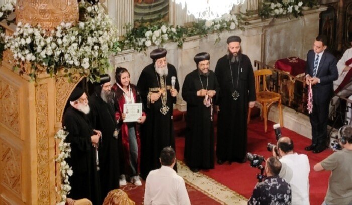 البابا تواضروس يُكرم أوائل الشهادة الإعدادية بالكنيسة المرقسية في الإسكندرية